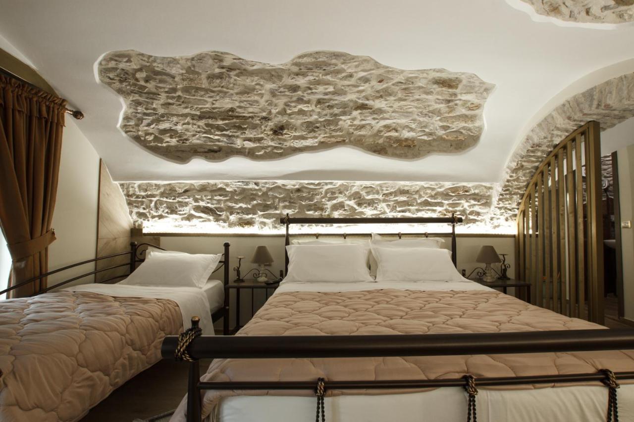 Hotel Ss Kekezi Gjirokaster Bagian luar foto